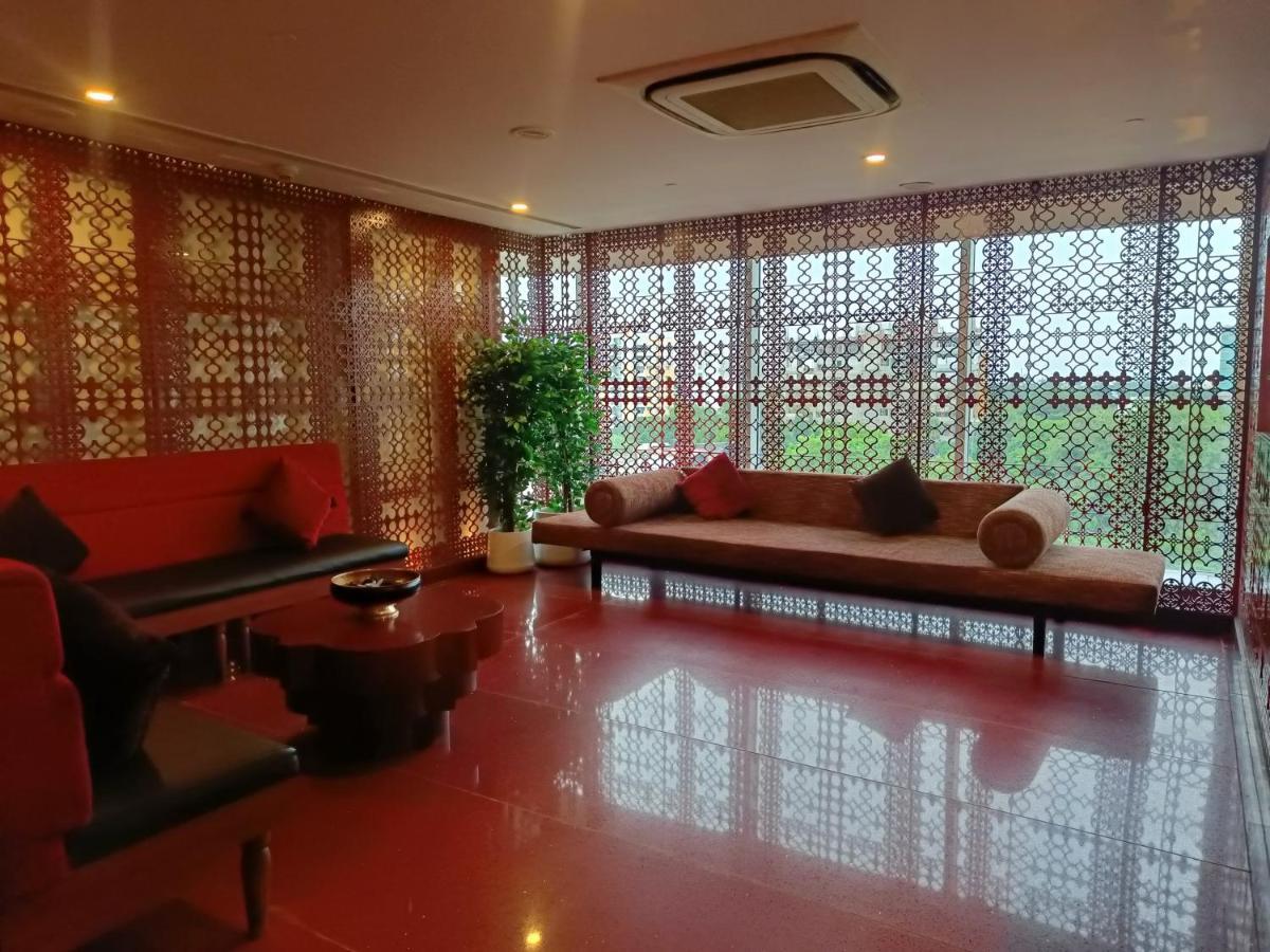 Boulevard By Design Hotel Csennai Kültér fotó