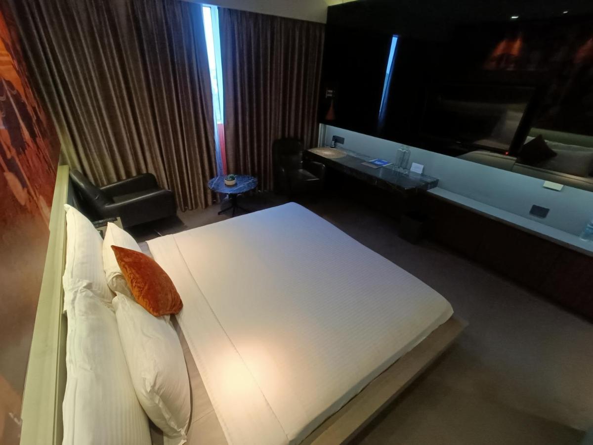 Boulevard By Design Hotel Csennai Kültér fotó
