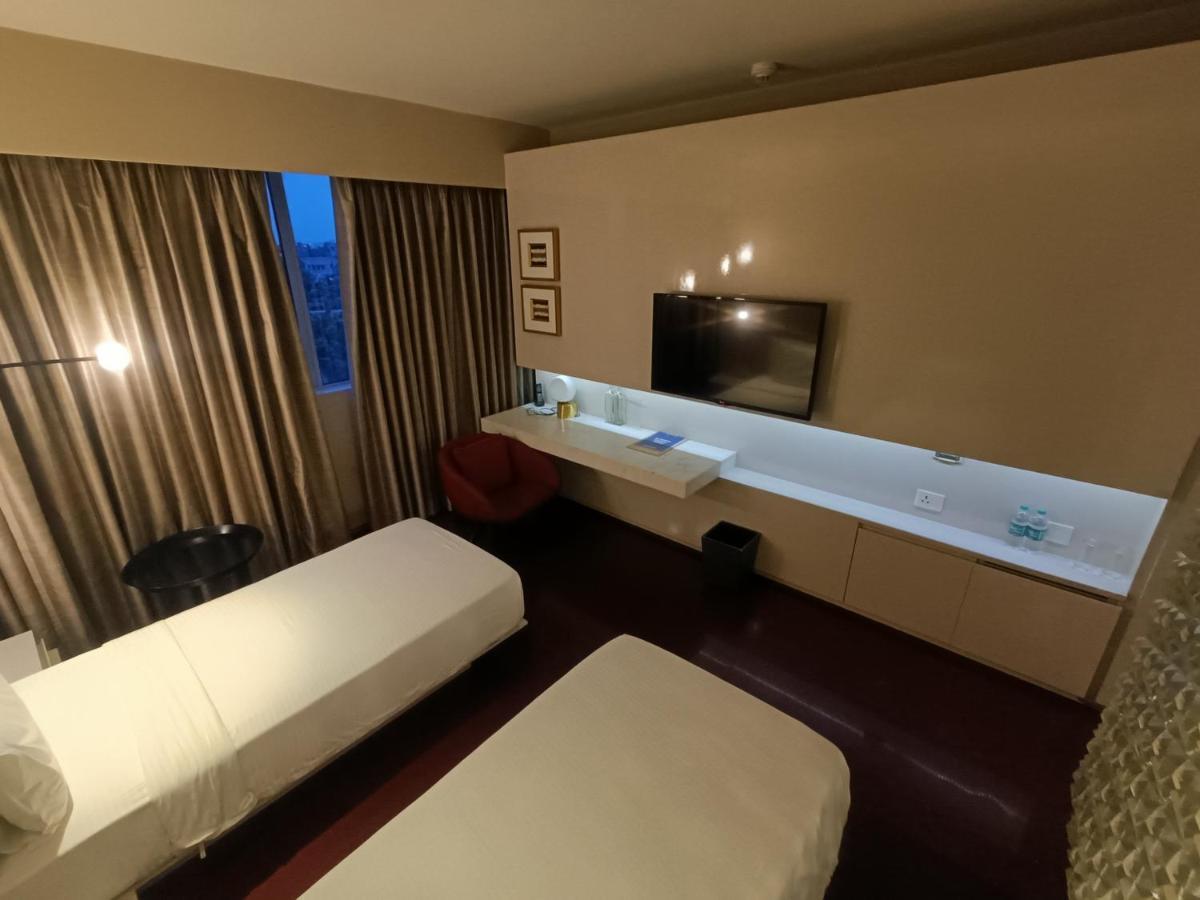 Boulevard By Design Hotel Csennai Kültér fotó