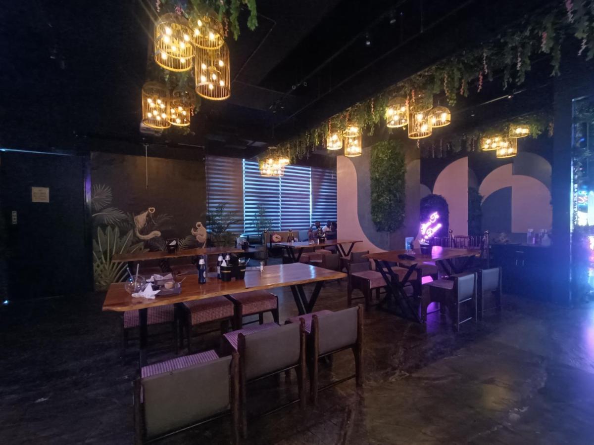 Boulevard By Design Hotel Csennai Kültér fotó
