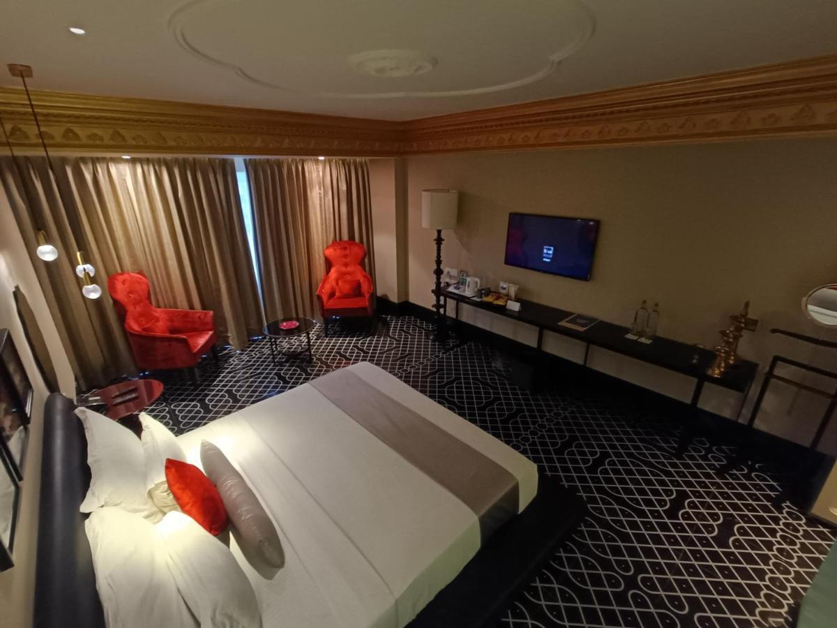 Boulevard By Design Hotel Csennai Kültér fotó